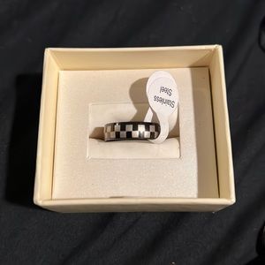 STAINLESS STEEL SILVER & BLACK CHECKERED BAND SIZE 18 = US size 7